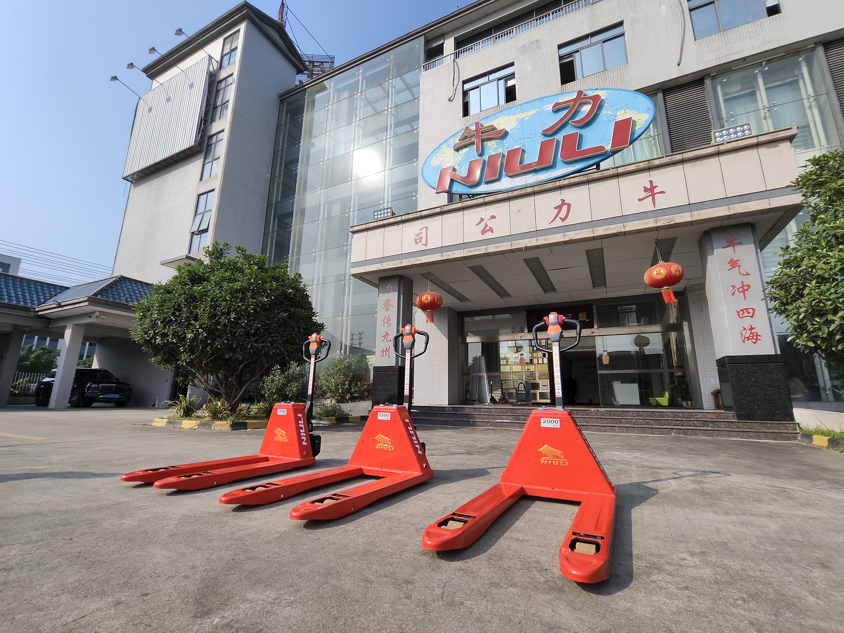 Verstinn an Vermeiden vun Pallet Camion Accidenter op der Aarbechtsplaz