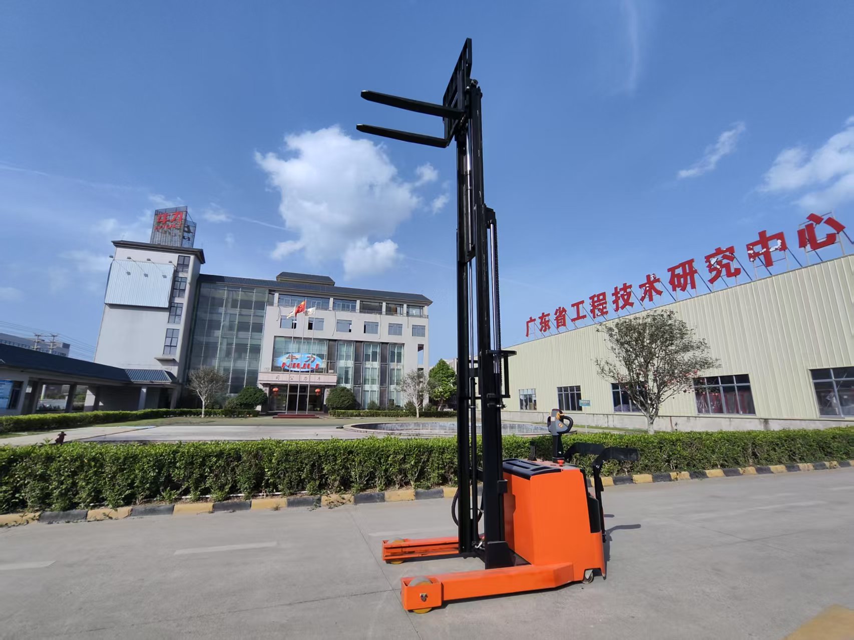 Farklı Palet İstifleyici T&uuml;rlerine İlişkin Kapsamlı Bir Kılavuz